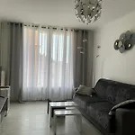 Appartement F2 Lumineux 8 Min à Pieds De La *