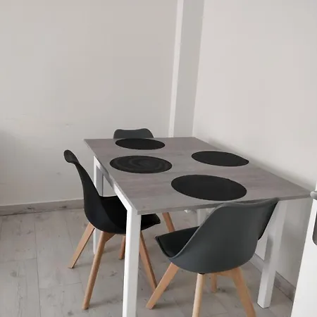 F2 Lumineux 8 Min A Pieds De La شقة *