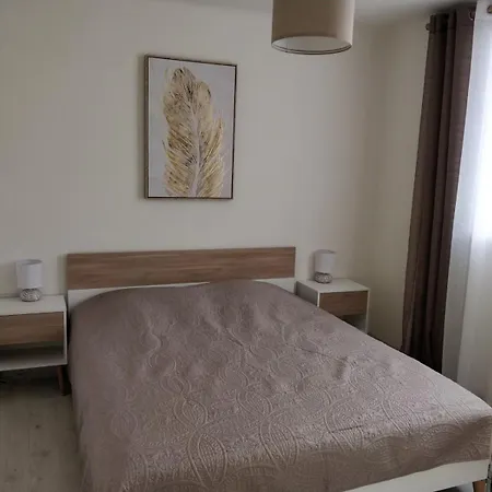 Apartment F2 Lumineux 8 Min A Pieds De La *