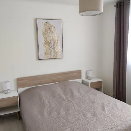 F2 Lumineux 8 Min à Pieds De La Appartement