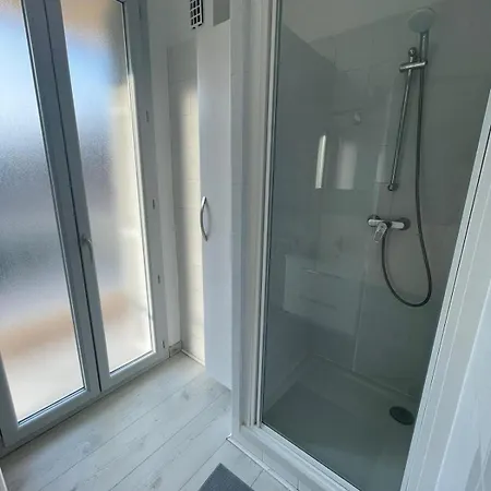 Appartement F2 Lumineux 8 Min à Pieds De La *