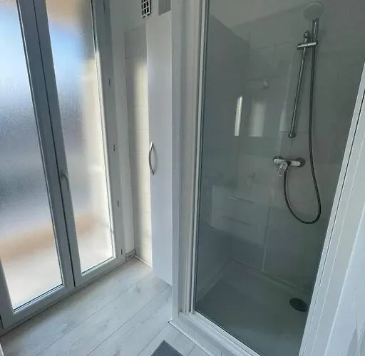 F2 Lumineux 8 Min A Pieds De La Νίκαια