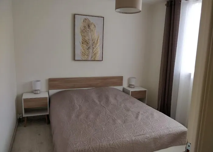 شقة F2 Lumineux 8 Min A Pieds De La *