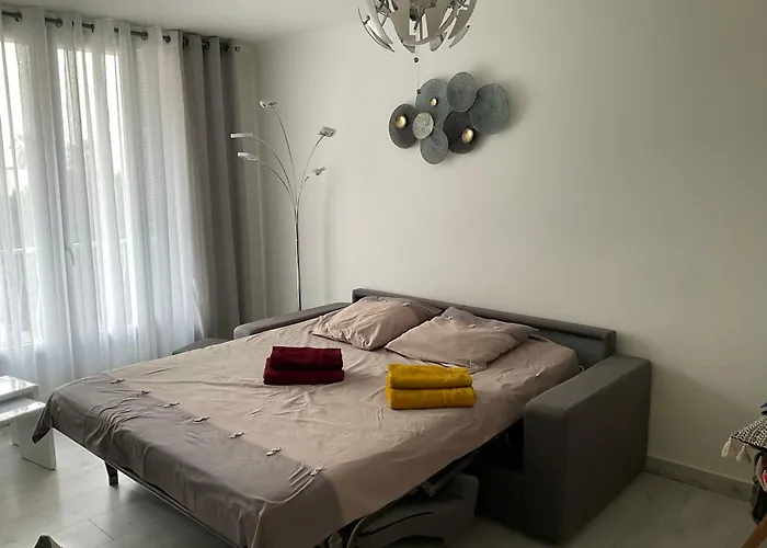شقة F2 Lumineux 8 Min A Pieds De La نيس