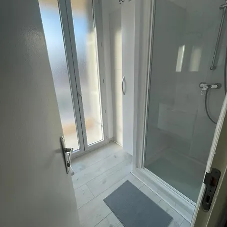 F2 Lumineux 8 Min A Pieds De La * Nizza